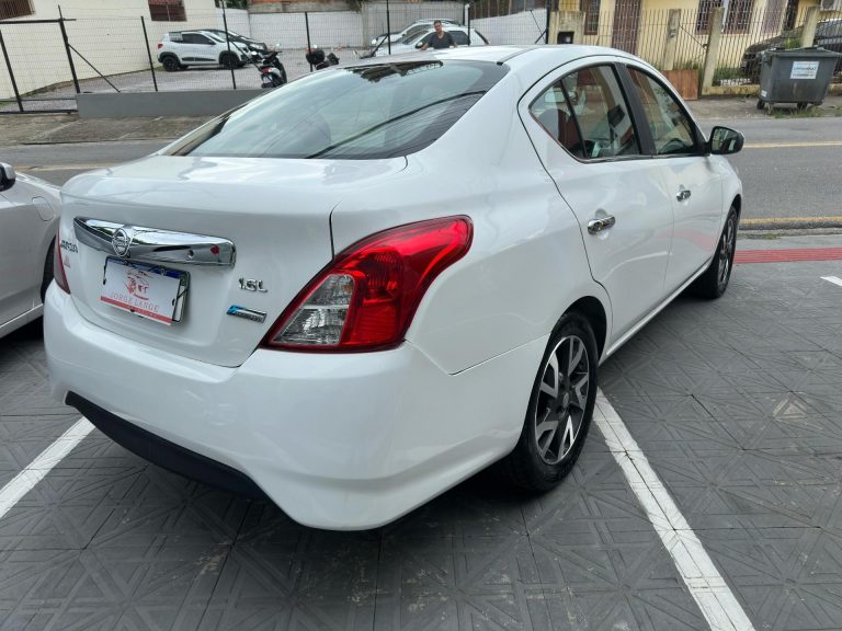 Nissan Versa 16SL CVT 2017